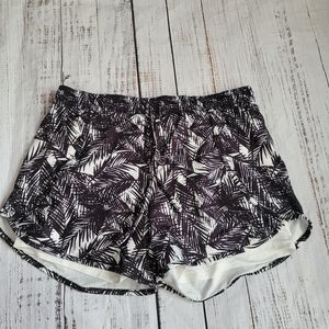 Juniors Hawaiian leaf workout shorts